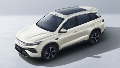 BYD Song Pro ganha versão híbrida que roda 301 km sem gastar gasolina