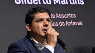 Fórum Quatro Rodas: frota antiga e preço limitam a segurança dos carros no Brasil