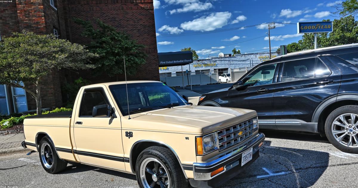 Chevrolet S10 e Volkswagen Amarok lado a lado em comparativo de picapes diesel