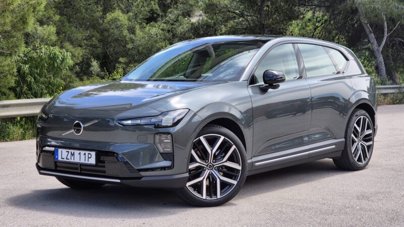Volvo EX60 estreia no Brasil em outubro e terá versão de 680 cv em 2027