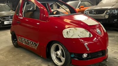 Este VW Fox foi simulador de autoescola e agora é dragster com motor de moto