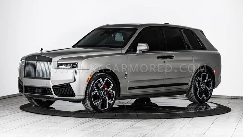 Rolls-Royce Cullinan ganha blindagem discreta que resiste a granadas