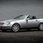 Mercedes SLK (R170) inovou no teto retrátil e redefiniu o os conversíveis modernos