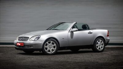 Mercedes SLK (R170) inovou no teto retrátil e redefiniu o os conversíveis modernos