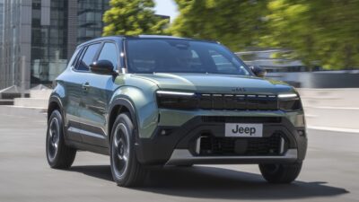 Novo Jeep Avenger confirma interior mais caprichado no Brasil
