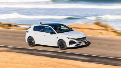 Como anda o novo Peugeot 308, que está mais sofisticado e é híbrido
