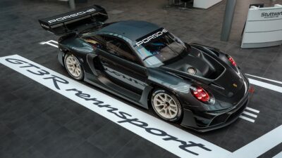 Porsche 911 GT3 R Rennsport é proibido nas ruas e nas pistas e está exposto no Brasil