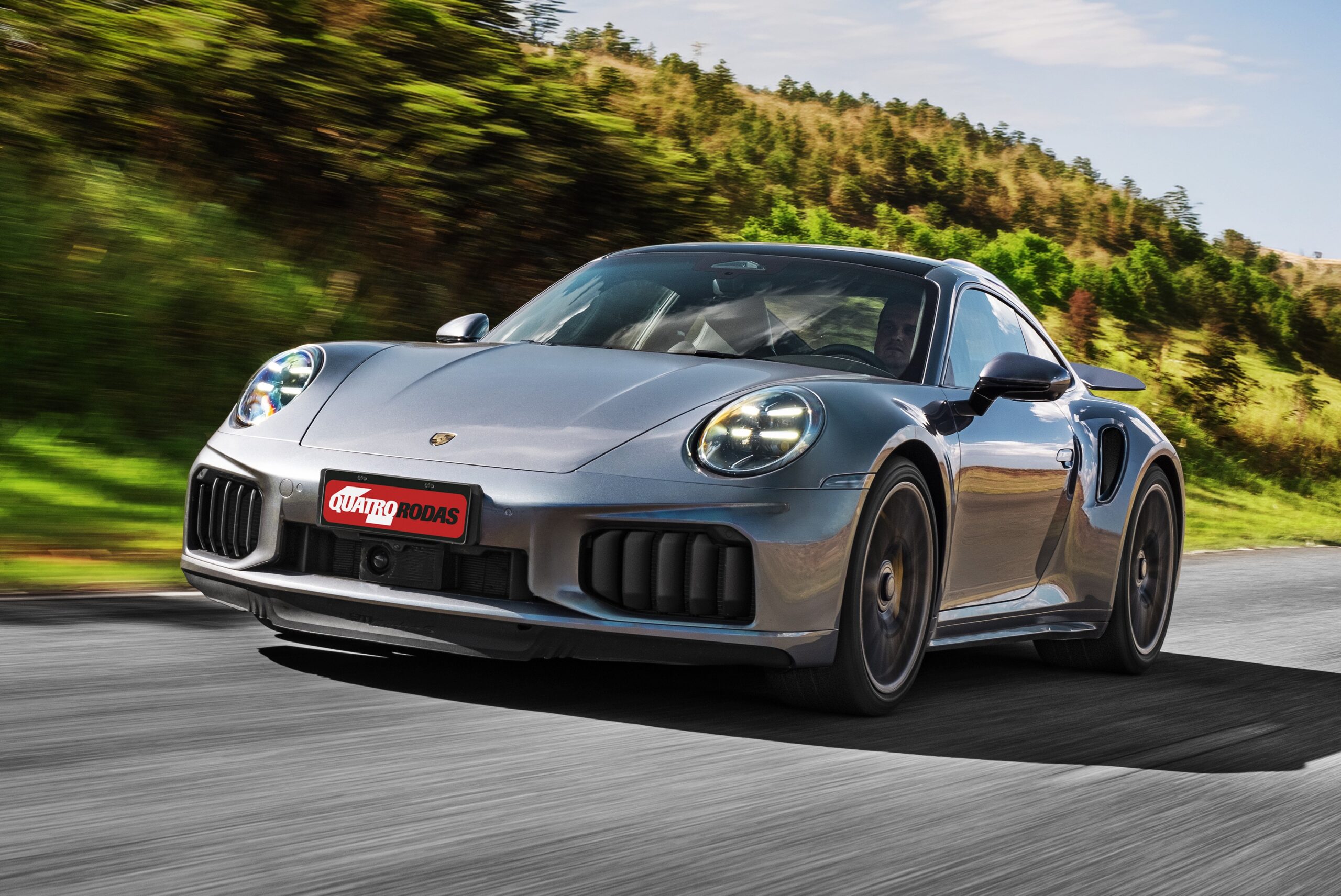 Teste: Porsche 911 Turbo S tem desempenho de supercarro pela metade do preço