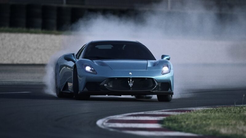 Stellantis recua nos elétricos e dará nova chance a Chrysler, Maserati e Alfa Romeo