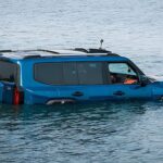 Confirmado para o Brasil, Jetour G700 ganha hélices e atravessa lago na China