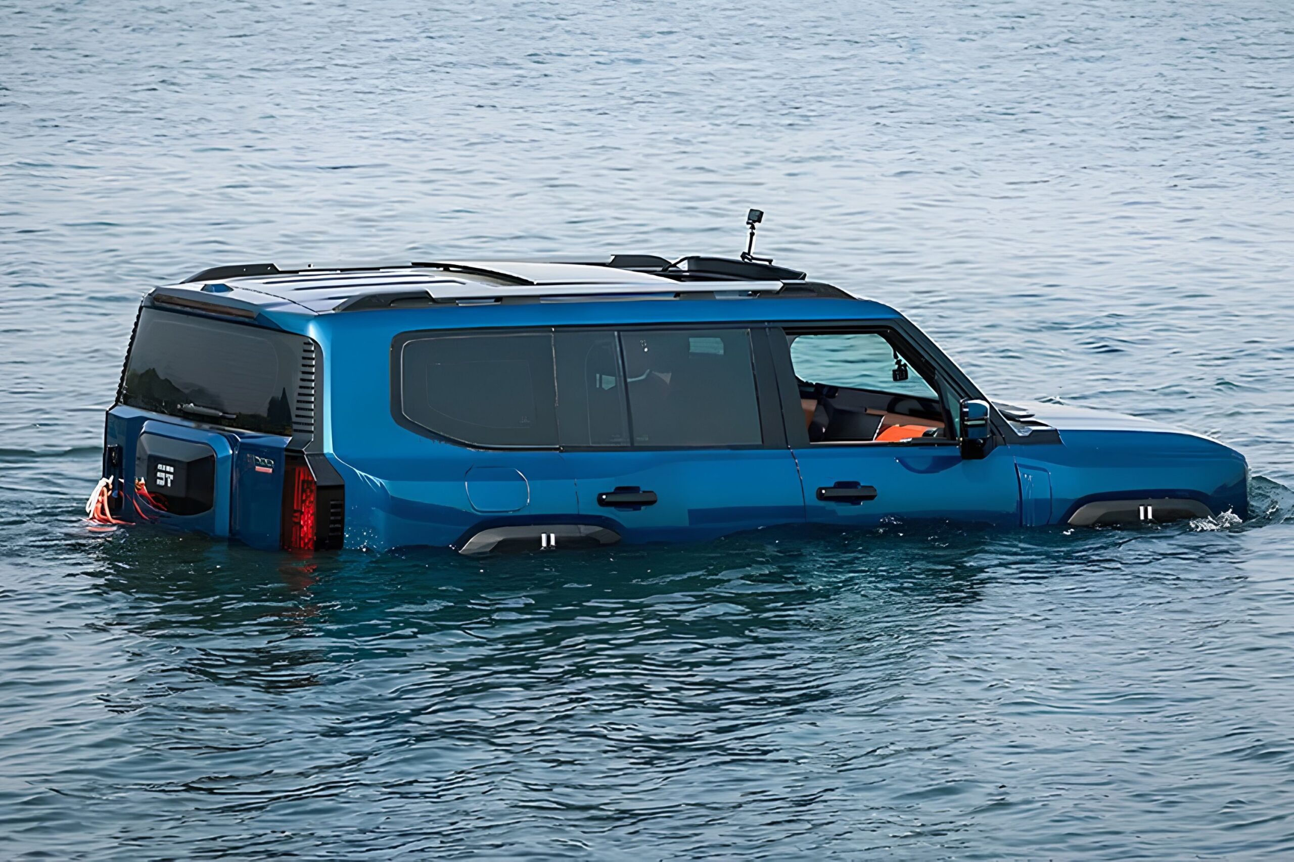 Confirmado para o Brasil, Jetour G700 ganha hélices e atravessa lago na China