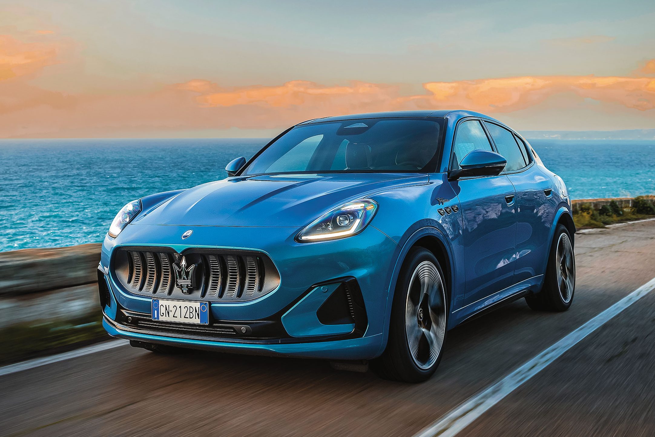Novo carro da Maserati será elétrico chinês com peças da JAC e tecnologia da Huawei