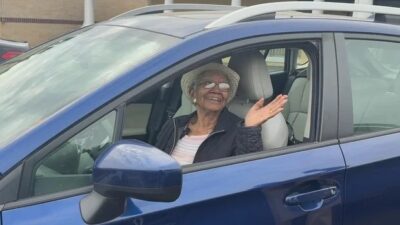 Motorista de 108 anos garante renovação da CNH até 2033 nos Estados Unidos