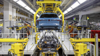 Volkswagen deve cortar até 100 mil empregos com avanço dos chineses