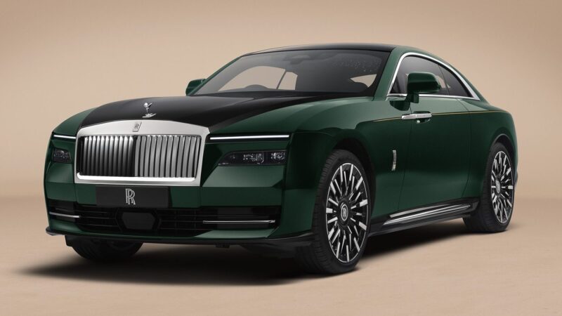 Rolls-Royce Spectre se atualiza para ensinar luxo e tradição à Ferrari Luce