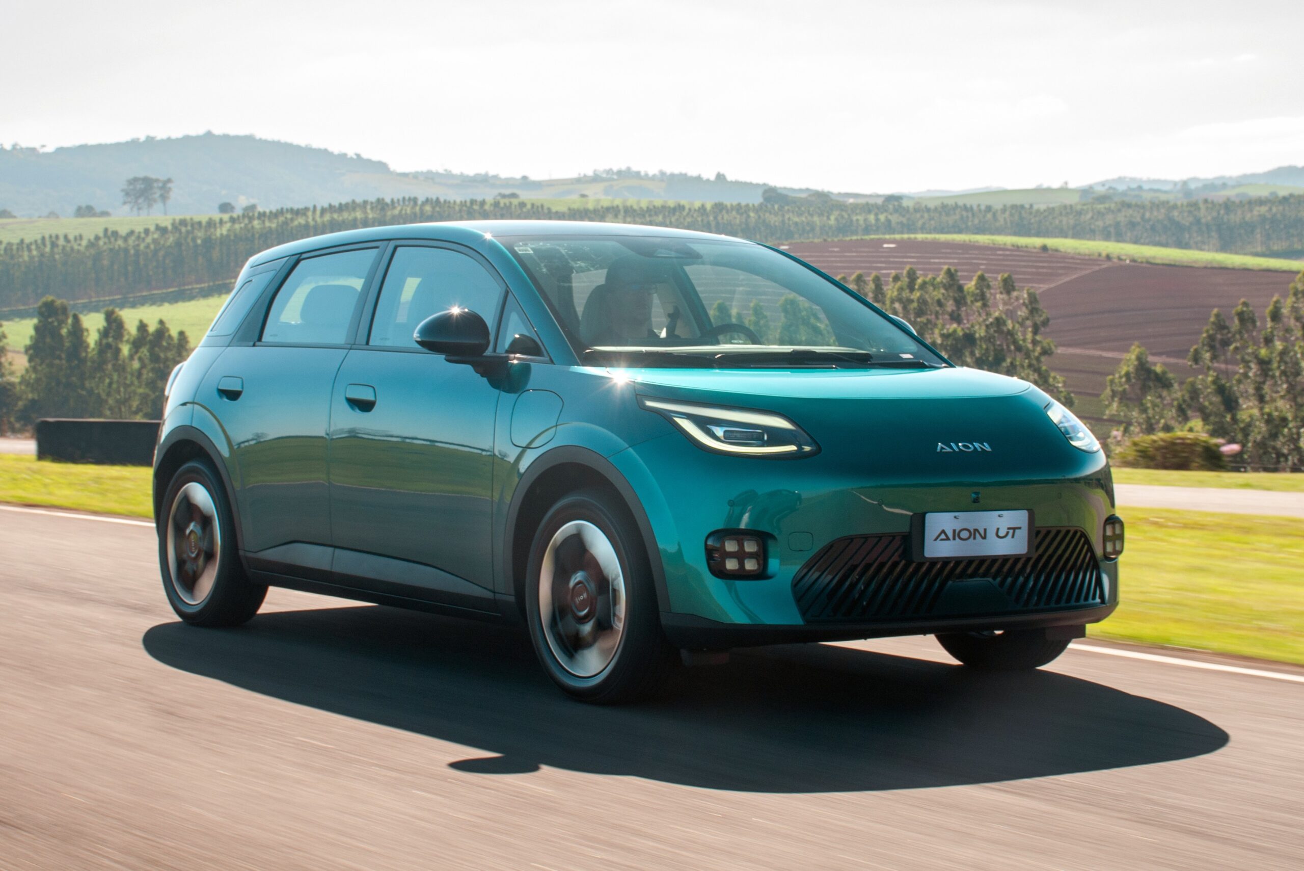 GAC Aion UT usa motor e espaço de SUV grande contra BYD Dolphin e Geely EX2 por R$ 139.990