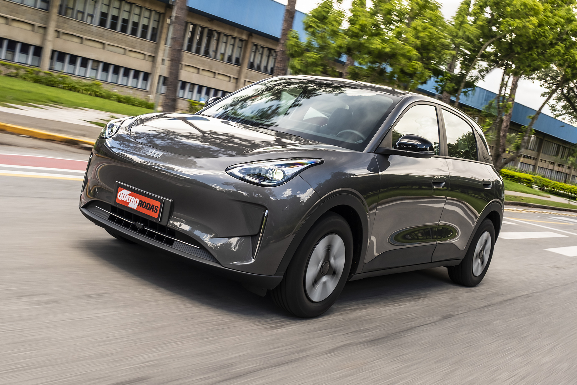 Geely EX2 tem produção nacional confirmada na fábrica da Renault até o fim de 2026