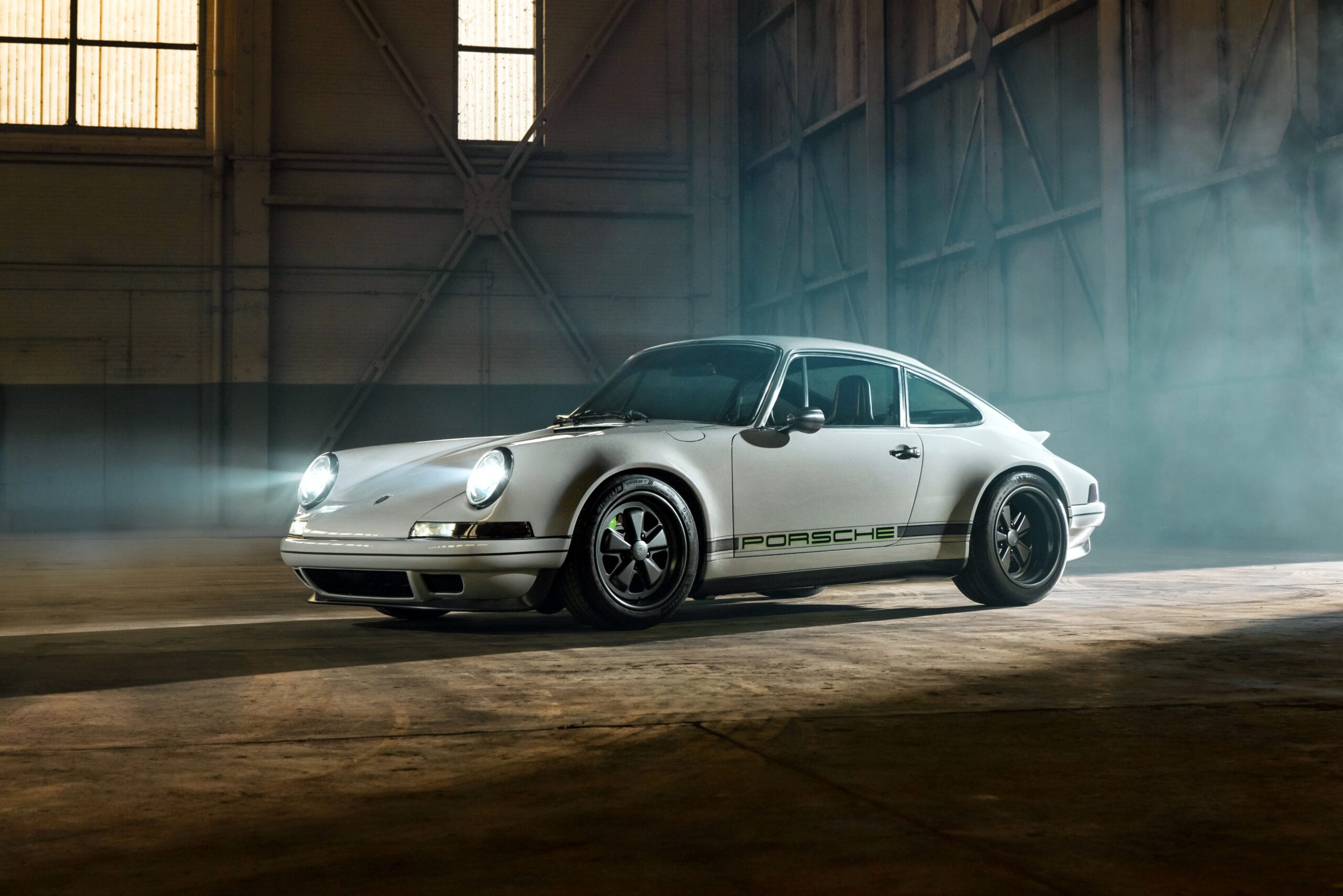 Porsche 911 da Theon Design é restomod que supera o 911 GT3 em relação peso-potência