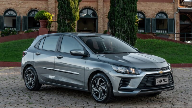 R$ 99.990: Chevrolet Onix Eco resgata motor a álcool e é automático mais barato do Brasil