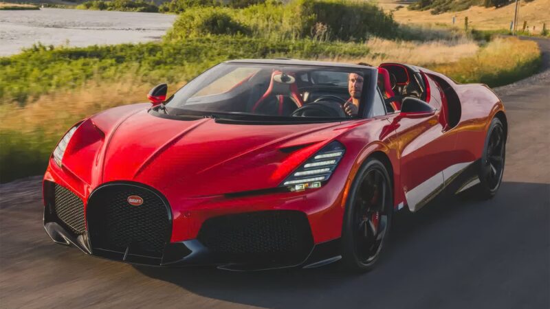 Bugatti quase zero-quilômetro vai a leilão por R$ 48 milhões e ainda tem plástico de fábrica no painel