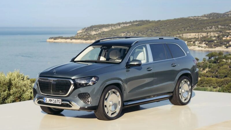 SUV mais caro da Mercedes ganha suspensão que prevê buracos e novo motor V8