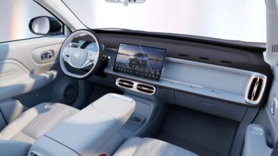 Leapmotor B10 é espaçoso, mas banco traseiro baixo castiga passageiros altos