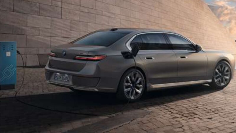 BYD, Audi ou BMW? Veja quais elétricos chegam mais perto dos 500 km com uma única carga
