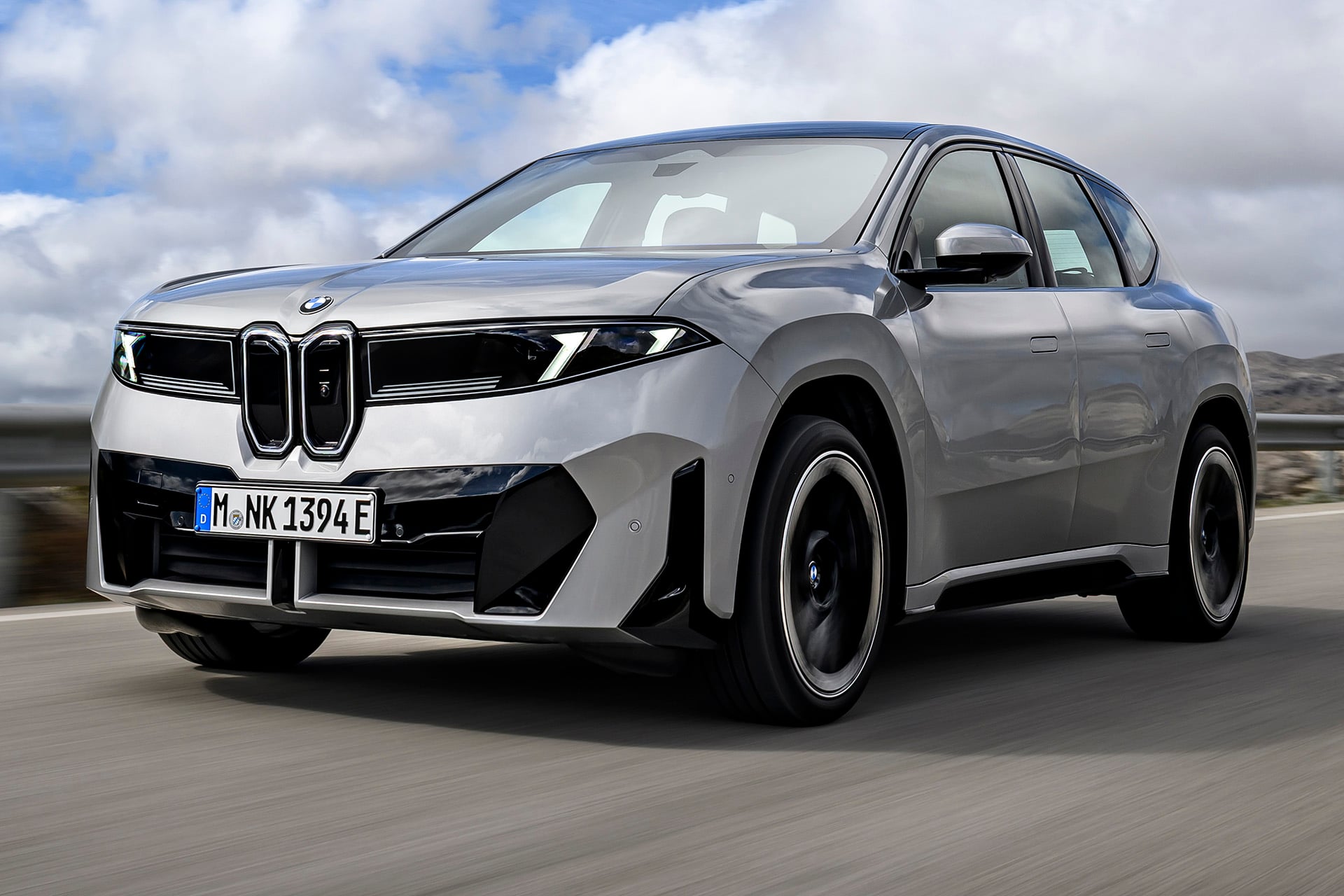 Novo BMW iX3 estreia no Brasil por R$ 582.950 e terá a maior autonomia entre os elétricos do país