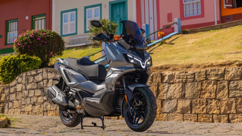 Dafra lança SYM ADXTG 300 por R$ 32.990: mais uma scooter aventureira!