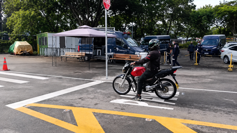 Exame prática para tirar carteira de moto em SP muda; coheça novo formato
