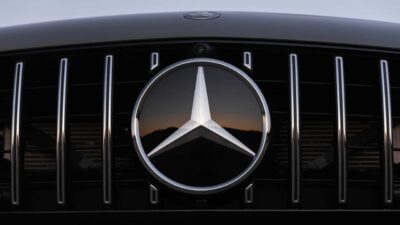 Crise na China faz lucro da divisão de carros da Mercedes despencar 94%
