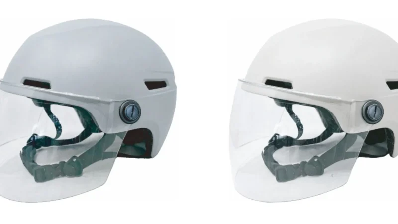 Este capacete promete encarar um urso, mas seria multado em qualquer blitz no Brasil; entenda
