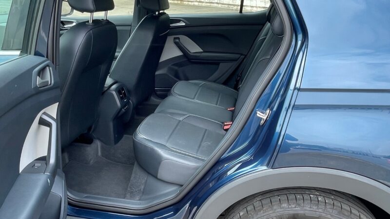T-Cross leva três adultos atrás e coloca Creta, Renegade e Fastback apertados contra a parede