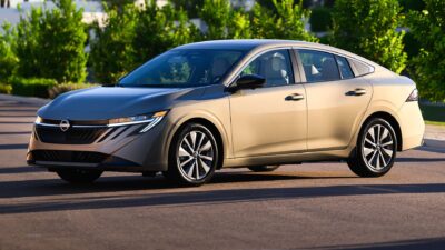 Nissan renova o Sentra nos EUA um mês depois de tirar o sedã de linha no Brasil