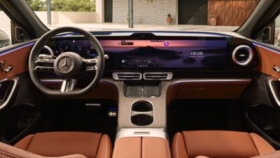 Fomos ‘longe demais’ ao remover botões dos carros, admite CEO da Mercedes