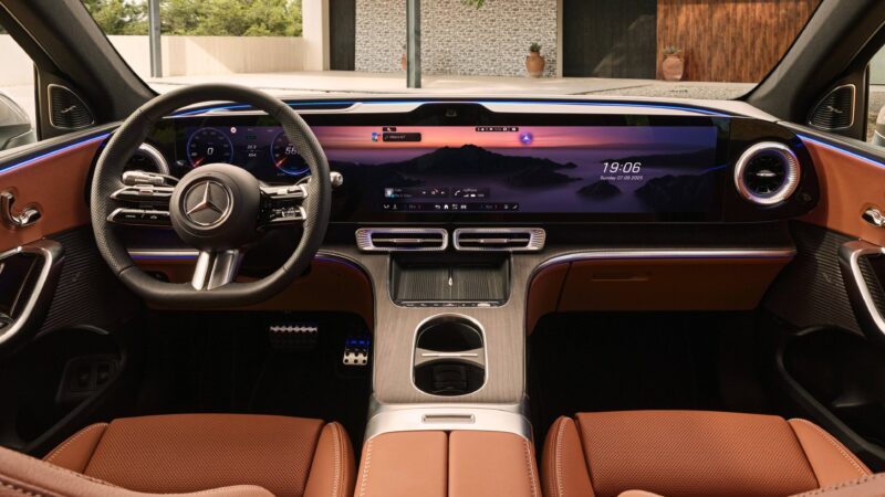 Fomos ‘longe demais’ ao remover botões dos carros, admite CEO da Mercedes