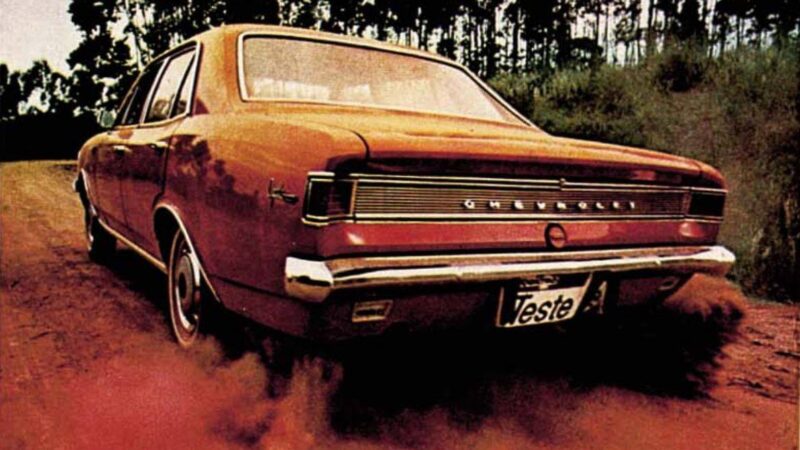 Graxa, ferrugem e vazamentos: a dura rotina de manutenção dos carros novos nos anos 60