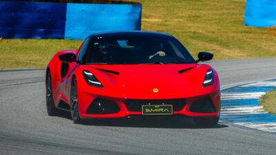 Lotus anuncia preços no Brasil e elétricos são mais baratos que esportivos a combustão