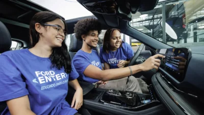 Curso gratuito da Ford paga transporte e alimentação e ainda encaminha o aluno para o emprego