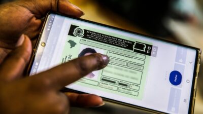 Procura pela primeira CNH cresce 222%, enquanto emissões avançam 15% em 2026