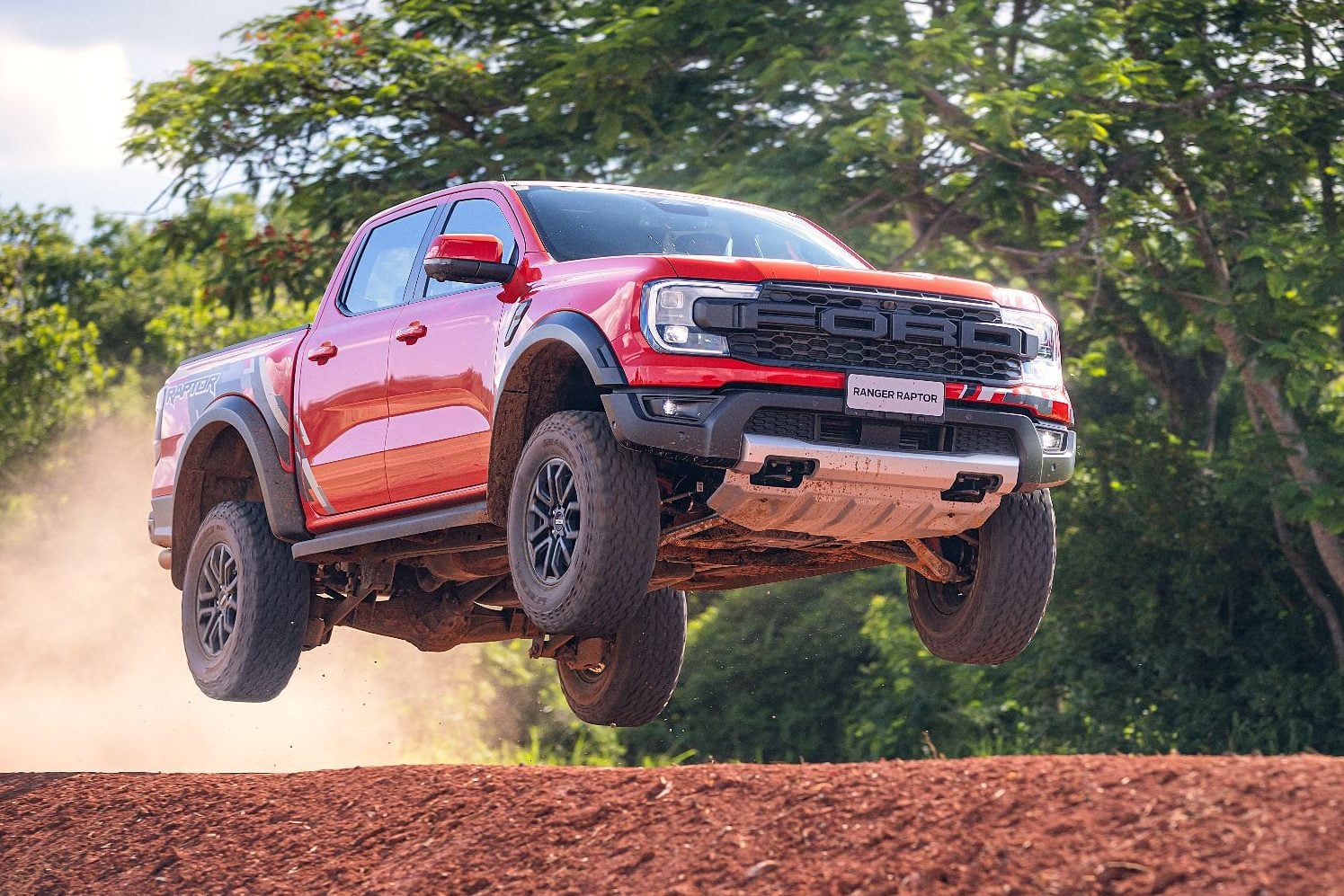 Entenda como a Ranger tirou da Hilux uma liderança que durava 58 meses consecutivos no Brasil