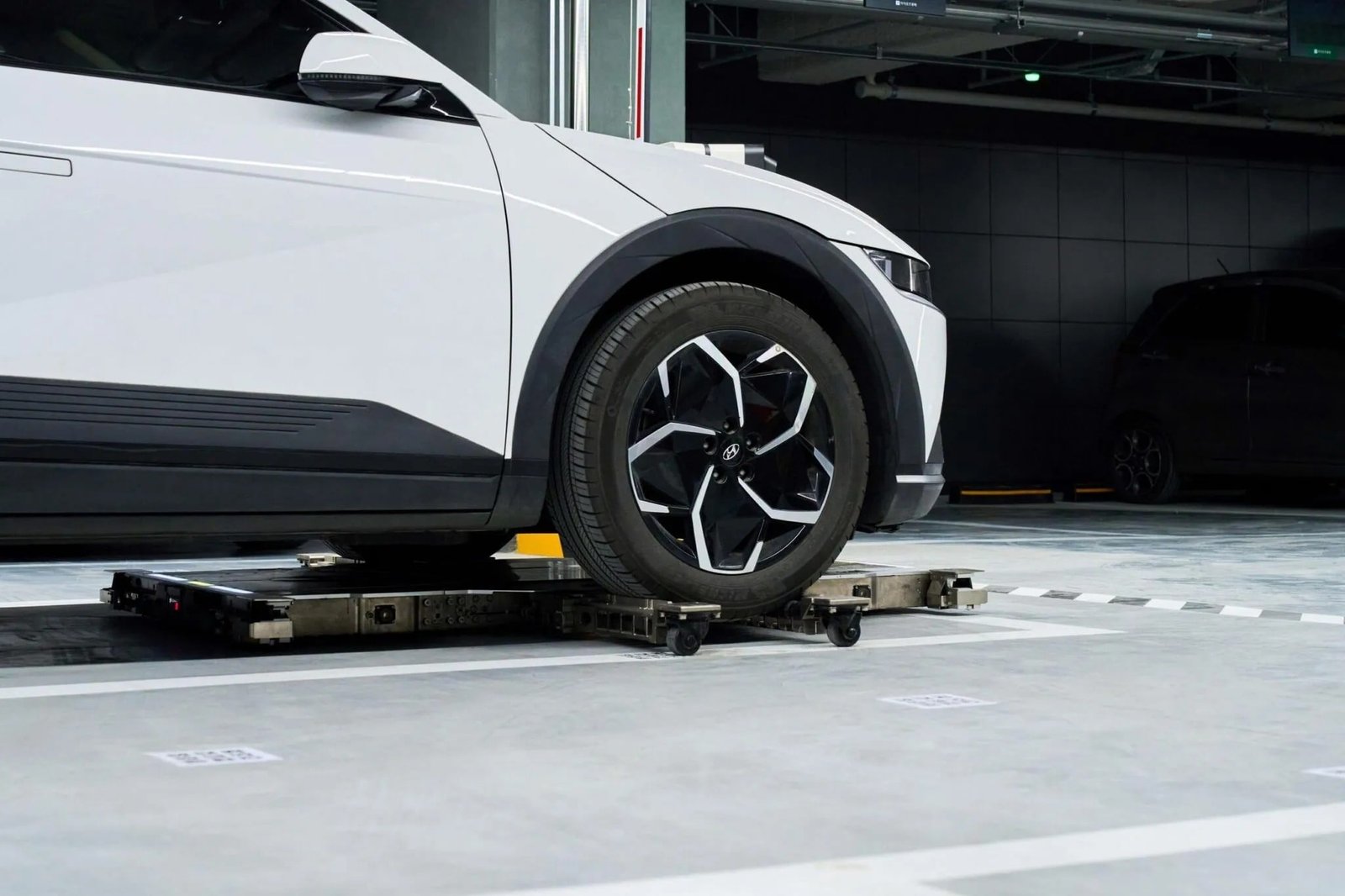 Hyundai testa robôs que estacionam carros e prometem até 50% mais vagas