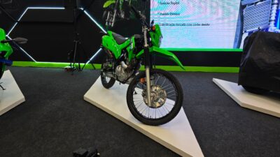 Kawasaki KLX 230 é grande destaque da marca para o Brasil