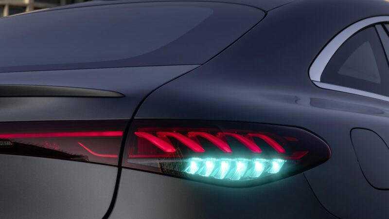 China proibirá as luzes azuis que sinalizam piloto automático em carros novos