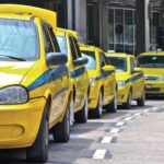 Motoristas de aplicativo e taxistas podem ter faixa exclusiva e direito de parada