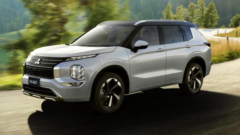Novo Mitsubishi Outlander estreia em 2028 com sistema híbrido de quatro motores