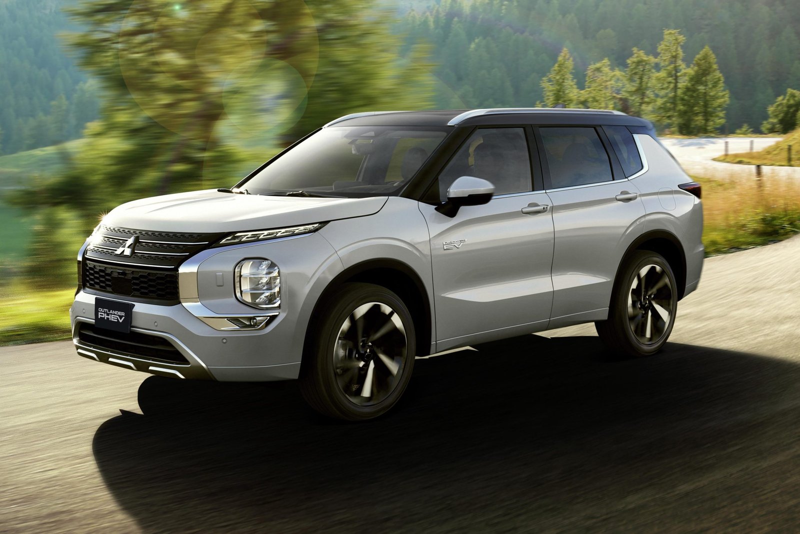 Novo Mitsubishi Outlander estreia em 2028 com sistema híbrido de quatro motores