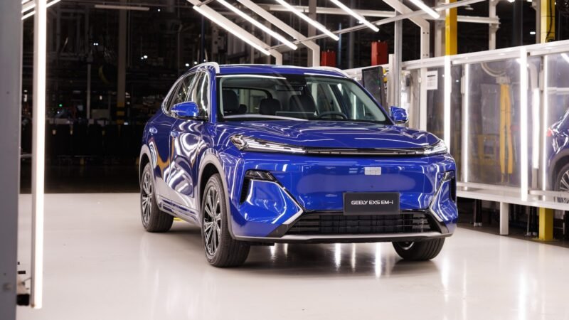 Geely EX5 EM-i começa a ser produzido no Brasil
