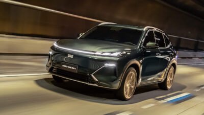 Geely EX5 EM-i PRO custa a partir de R$ 136.926 para taxistas no Move Brasil
