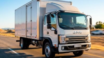 JAC lança caminhão médio N 13.210 por R$ 383.140 e amplia linha no Brasil